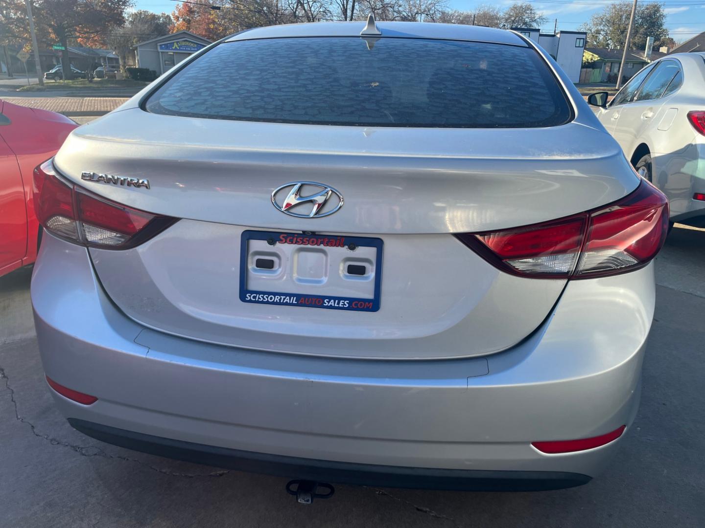 2016 SILVER HYUNDAI ELANTRA LIMITED; SE; Limited (KMHDH4AE4GU) with an 1.8L L4 DOHC 16V engine, 6-Speed Automatic transmission, located at 8101 E. Skelly Dr., Tulsa, OK, 74129, (918) 592-3593, 36.121891, -95.888802 - Photo#4